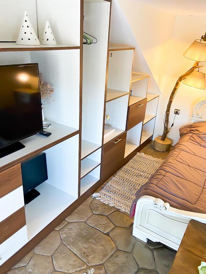 Pistachio Guesthouse, Παραδοσιακός Ξενώνας Vathi  Экстерьер фото