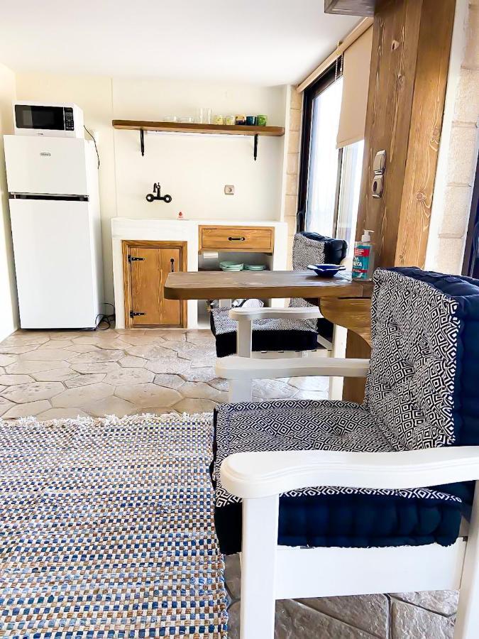 Pistachio Guesthouse, Παραδοσιακός Ξενώνας Vathi  Экстерьер фото