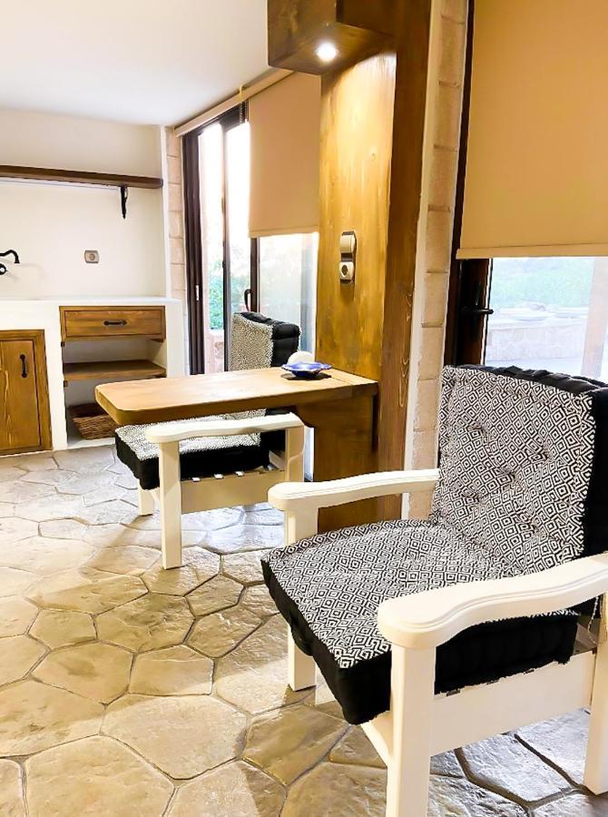 Pistachio Guesthouse, Παραδοσιακός Ξενώνας Vathi  Экстерьер фото
