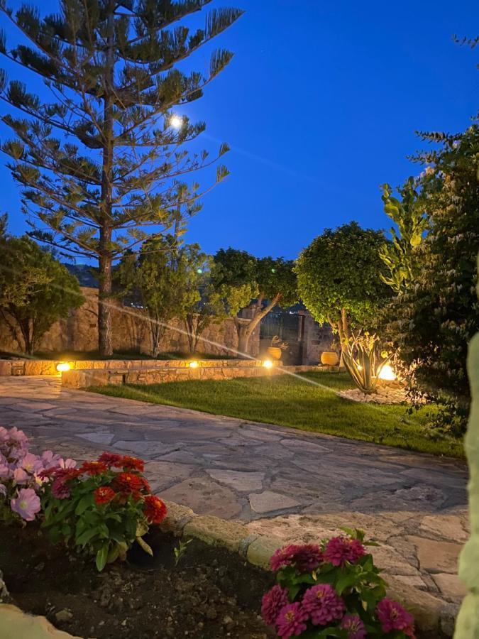 Pistachio Guesthouse, Παραδοσιακός Ξενώνας Vathi  Экстерьер фото